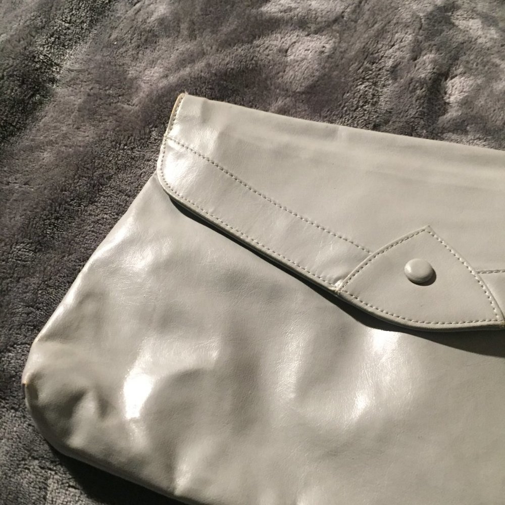 Special White Colored Bag - Picture 5 of 7